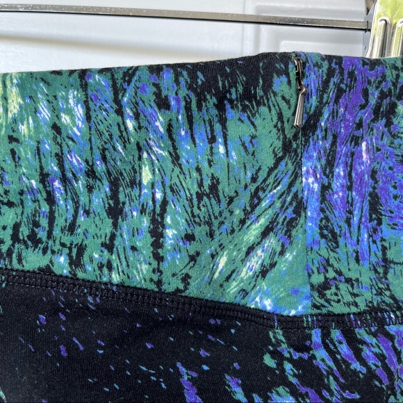 •Tuff Athletics• Soft Patterned Athletic Leggings - Size Medium - Picture 7 of 11